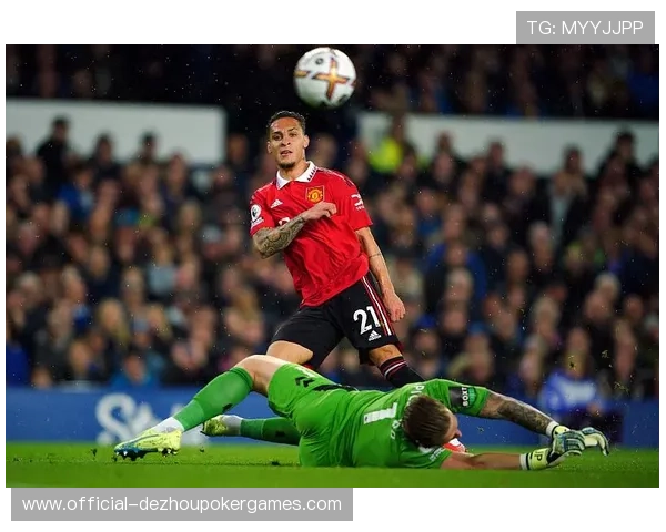 里尔门将舍瓦利耶扑救点球，当选全场最佳