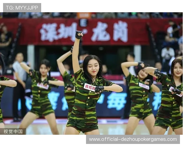 深圳蓝袜夺冠后国际范庆祝,球员喷洒香槟跳起舞蹈 深圳蓝袜夺冠后国际范庆祝,球员喷洒香槟跳起舞蹈